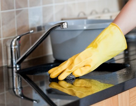 Signs a carpet needs professional cleaning in a home setting